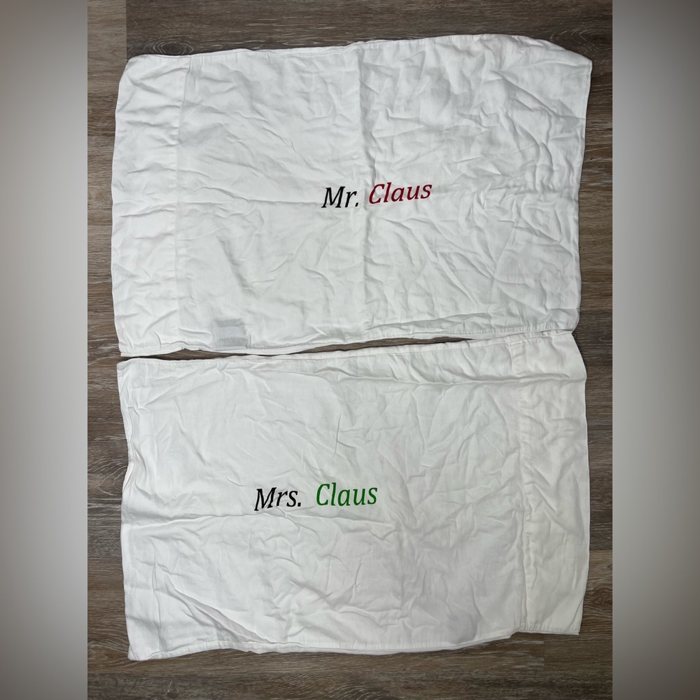 Cynthia Rowley-Set of 2 Mr. Claus & Mrs. Claus Pillow Cases